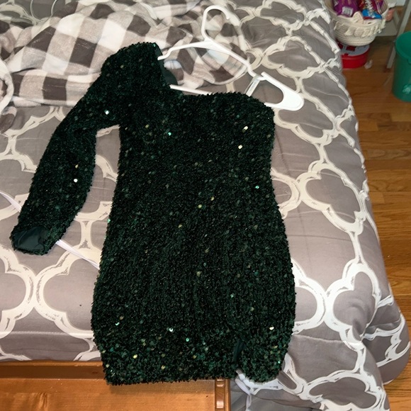 Dresses & Skirts - Green homecoming dress